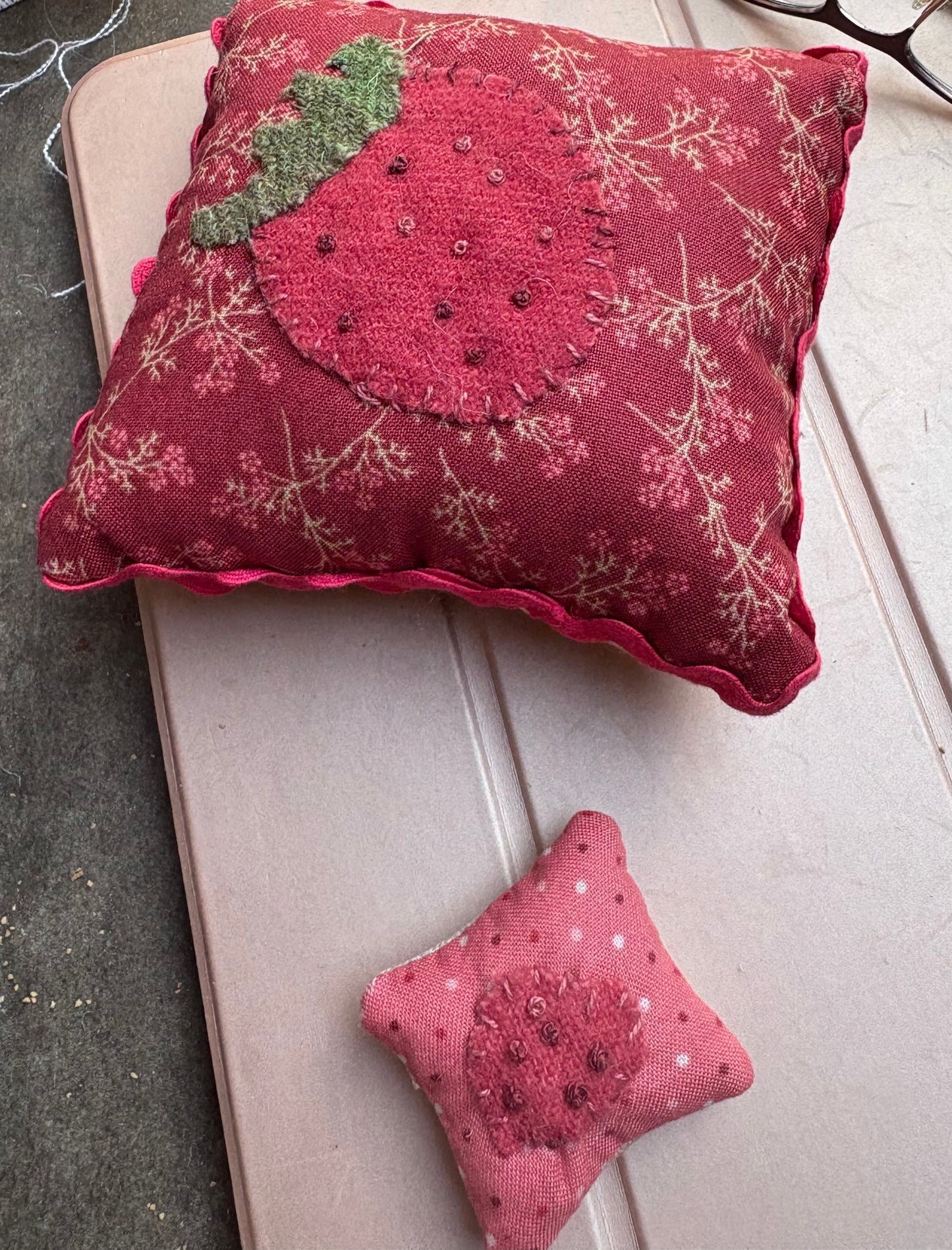 Strawberry Basket Pinkeep and Scissor Fob PDF