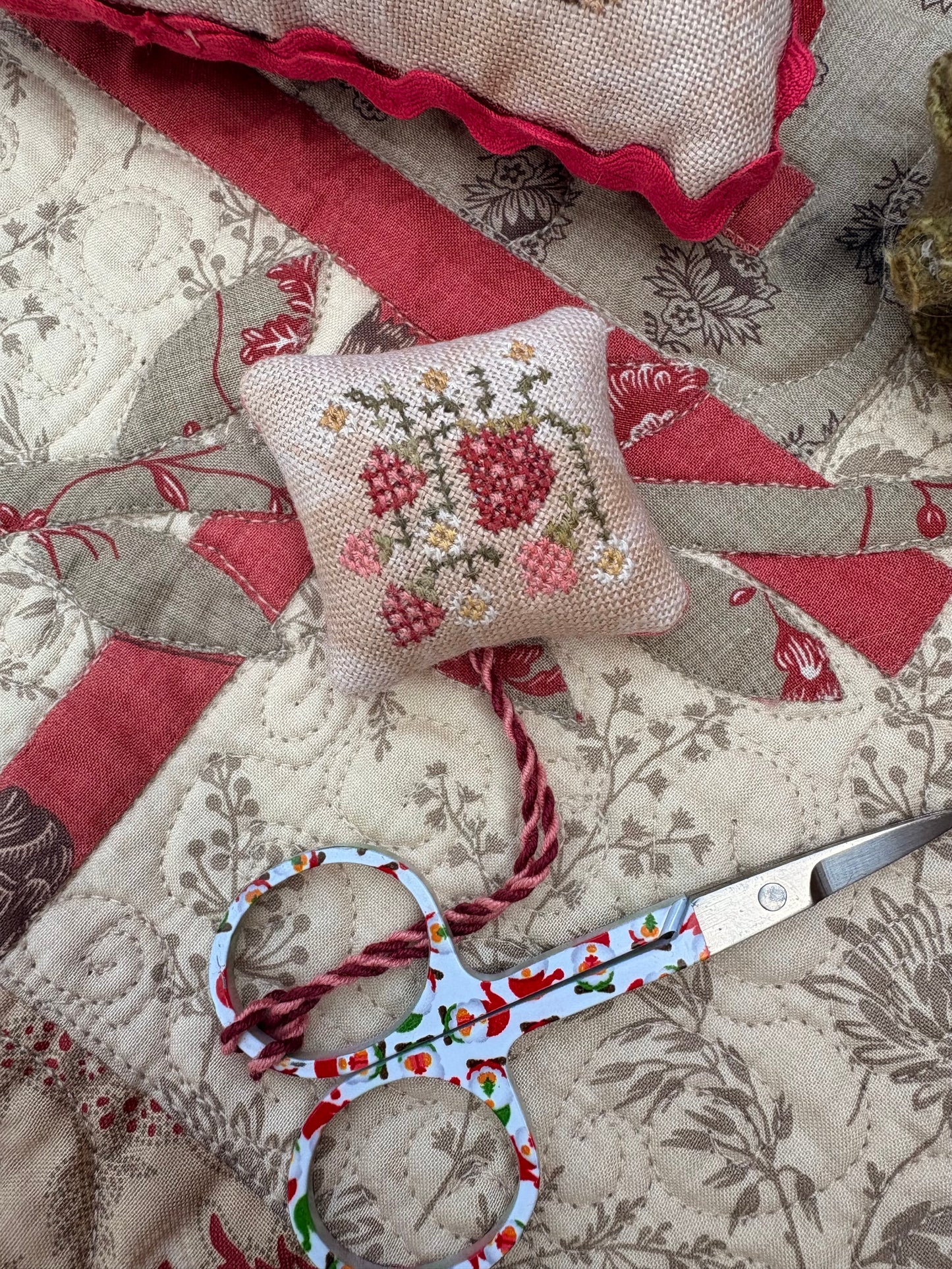 Strawberry Basket Pinkeep and Scissor Fob PDF