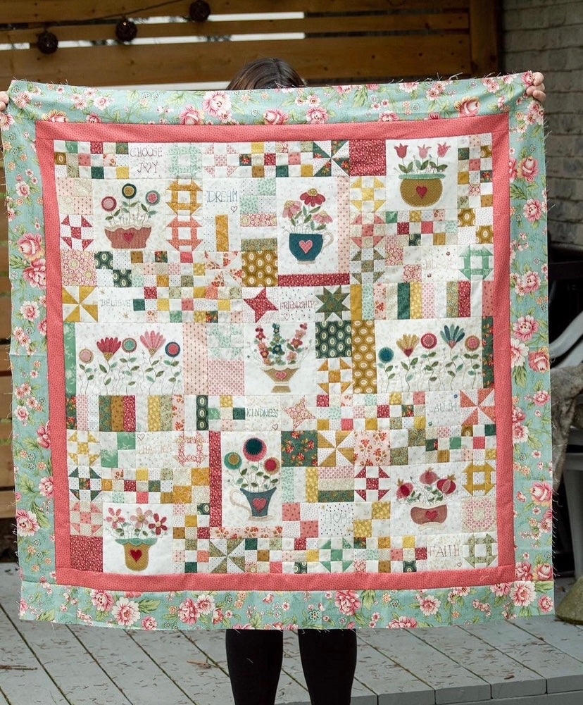 Flowerpots and Forget-me-nots Block 7 - Daisies PDF Quilt Pattern