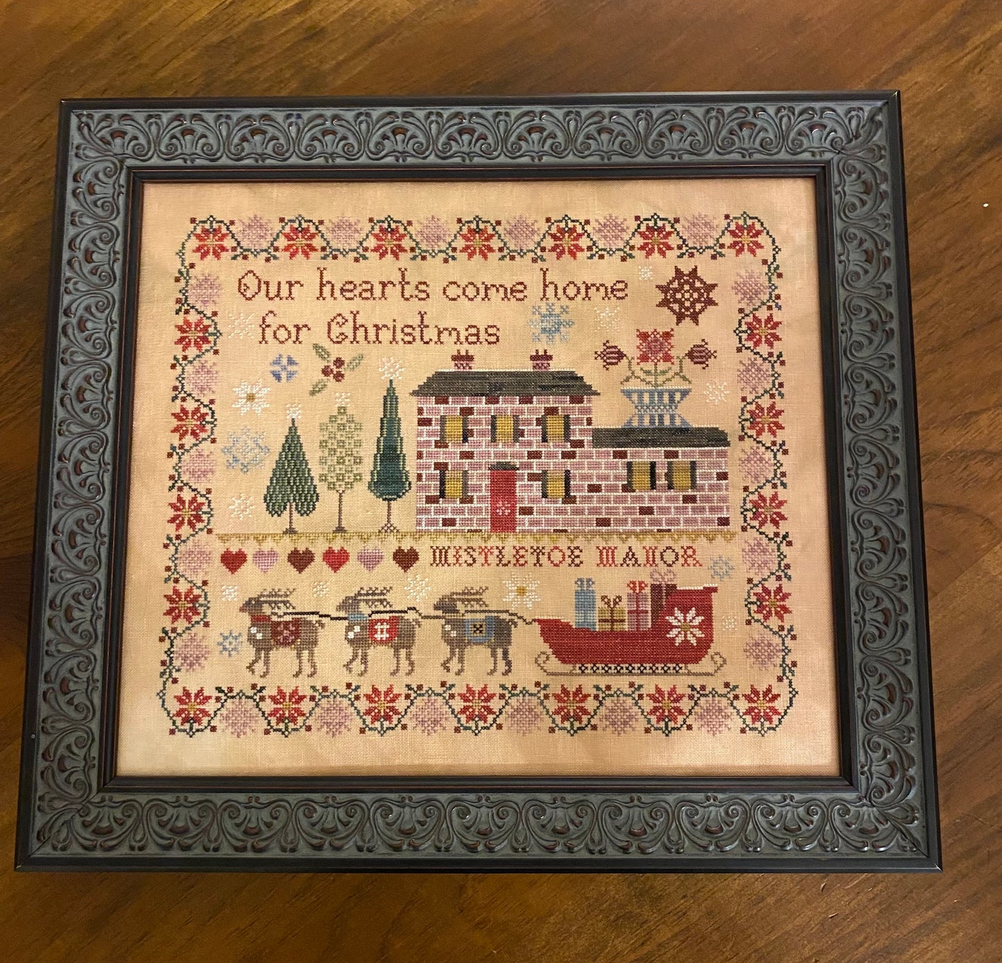 Mistletoe Manor Sampler and Smalls PDF