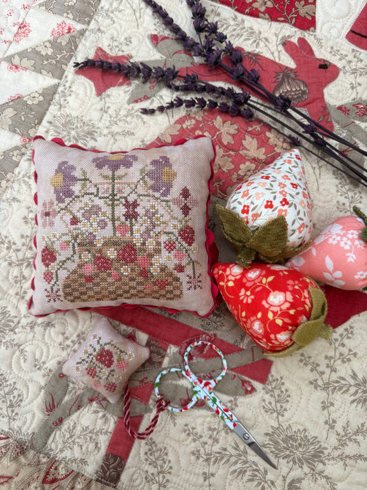 Strawberry Basket Pinkeep and Scissor Fob PDF